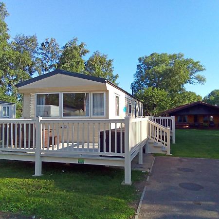 Beautiful 3 Bedroom Caravan With Hot Tub - Tattershall Lakes Εξωτερικό φωτογραφία