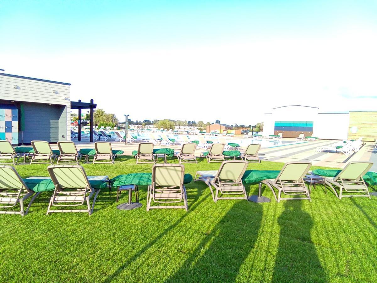 Beautiful 3 Bedroom Caravan With Hot Tub - Tattershall Lakes Εξωτερικό φωτογραφία