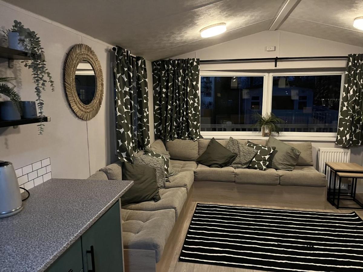 Beautiful 3 Bedroom Caravan With Hot Tub - Tattershall Lakes Εξωτερικό φωτογραφία
