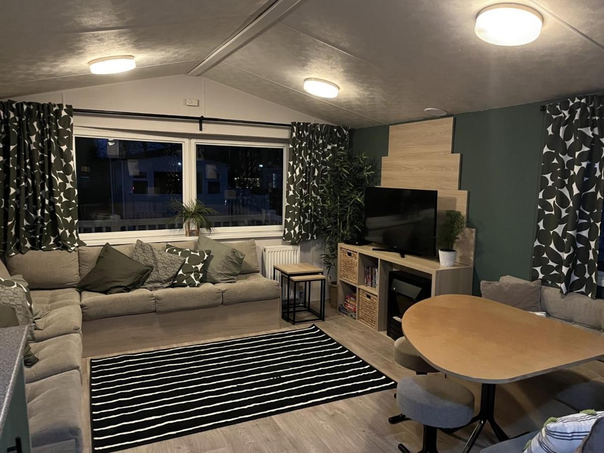 Beautiful 3 Bedroom Caravan With Hot Tub - Tattershall Lakes Εξωτερικό φωτογραφία