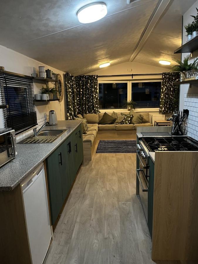 Beautiful 3 Bedroom Caravan With Hot Tub - Tattershall Lakes Εξωτερικό φωτογραφία