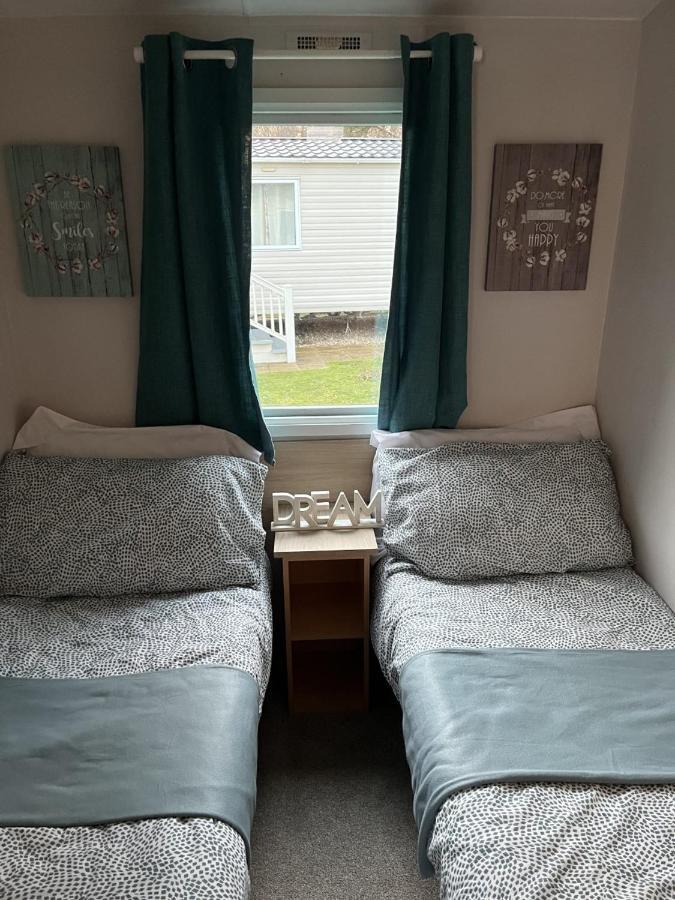 Beautiful 3 Bedroom Caravan With Hot Tub - Tattershall Lakes Εξωτερικό φωτογραφία