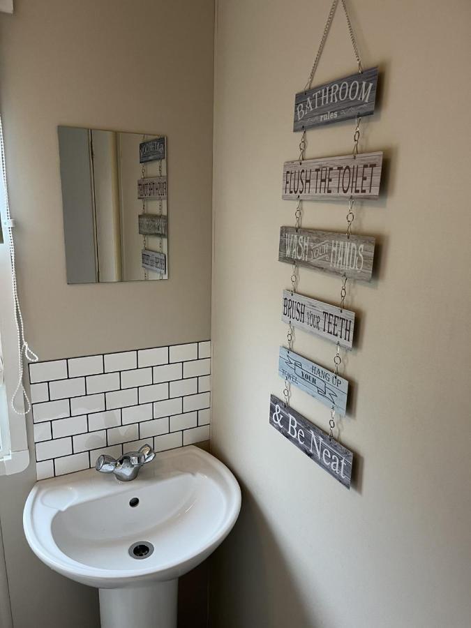 Beautiful 3 Bedroom Caravan With Hot Tub - Tattershall Lakes Εξωτερικό φωτογραφία